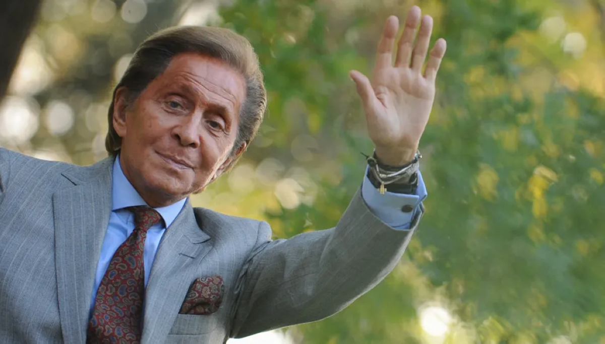 وفاة مصمم الأزياء الإيطالي فالينتينو عن 93 عاماً