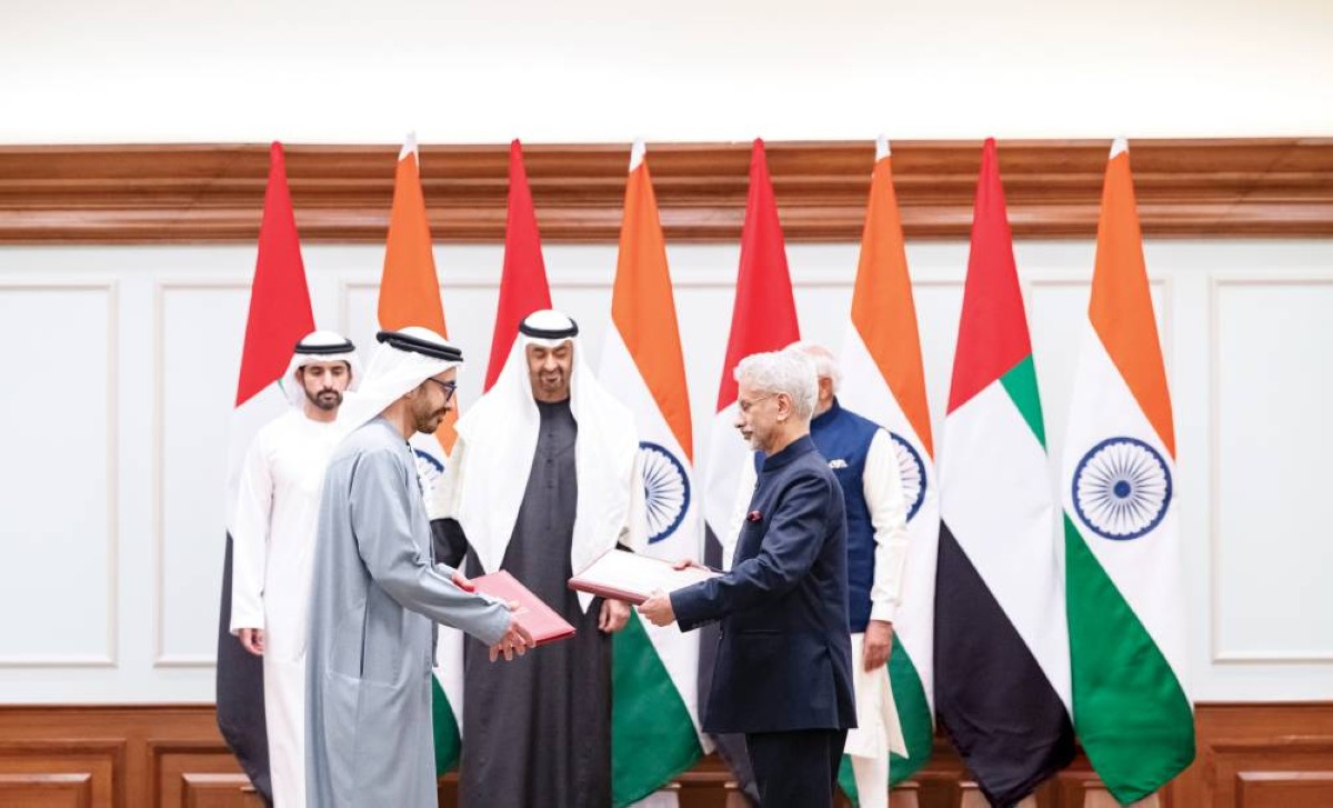 محمد بن زايد وناريندرا مودي وحمدان بن محمد يشهدون تبادل عبدالله بن زايد وسوبرامانيام جايشانكار خطاب نوايا بشأن الشراكة في المجال الدفاعي 