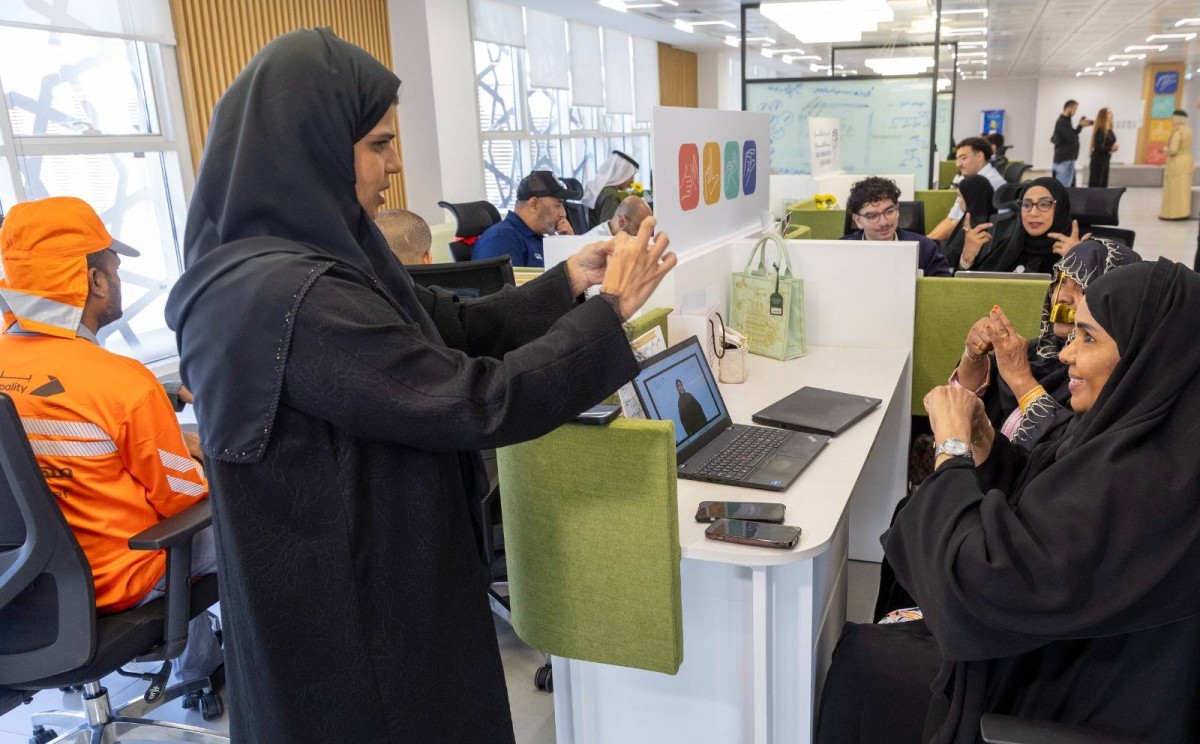 دبي تضع بصمتها العالمية في تمكين أصحاب الهمم بلغة الإشارة
