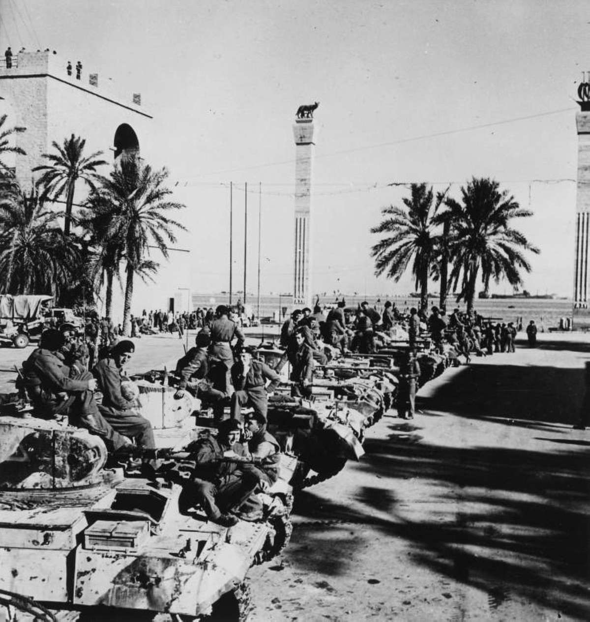 1943 القوات البريطانية تستولي على طرابلس في ليبيا وذلك أثناء الحرب العالمية الثانية.
