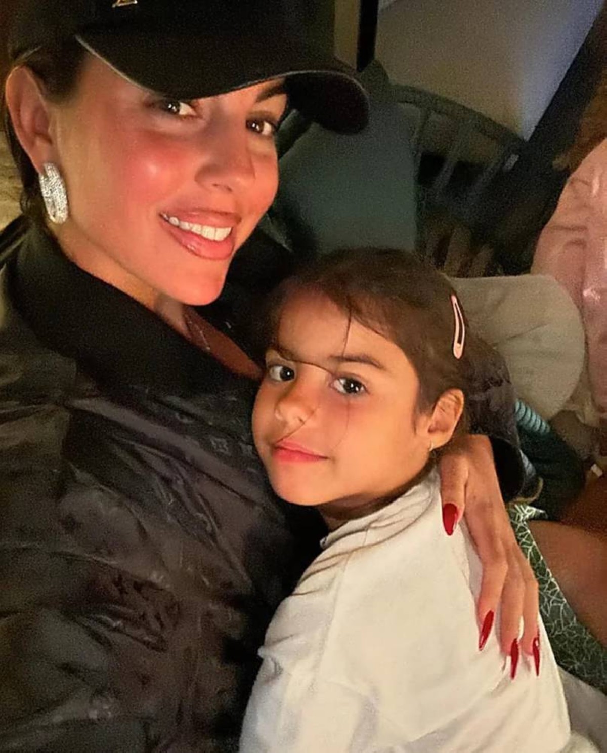 إيفا رونالدو تخطف الأضواء في سباق عائلي مع جورجينا