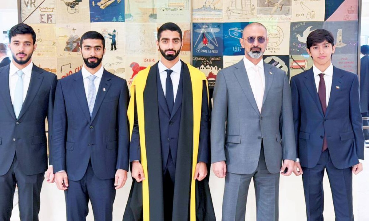 عمار النعيمي وحميد بن عمار عقب نيل الماجستير