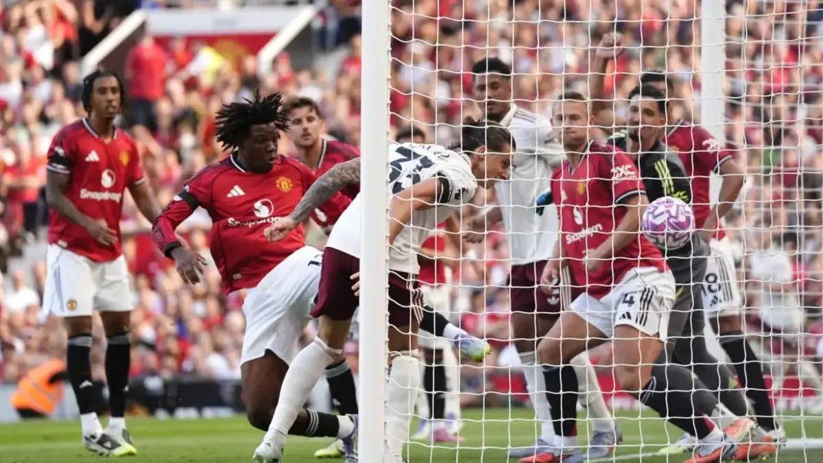 أرسنال فاز ذهاباً على مان يونايتد