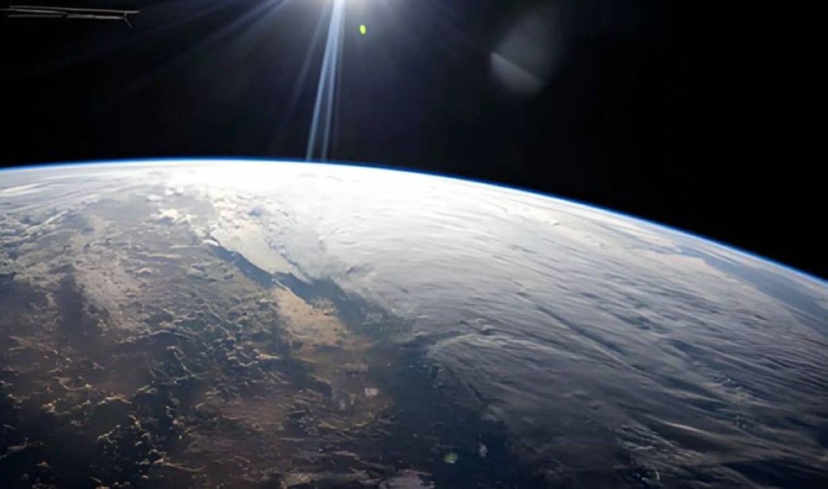 لقطات مذهلة تأسر القلوب.. شاهد الأرض والقمر كما لم ترَ من قبل