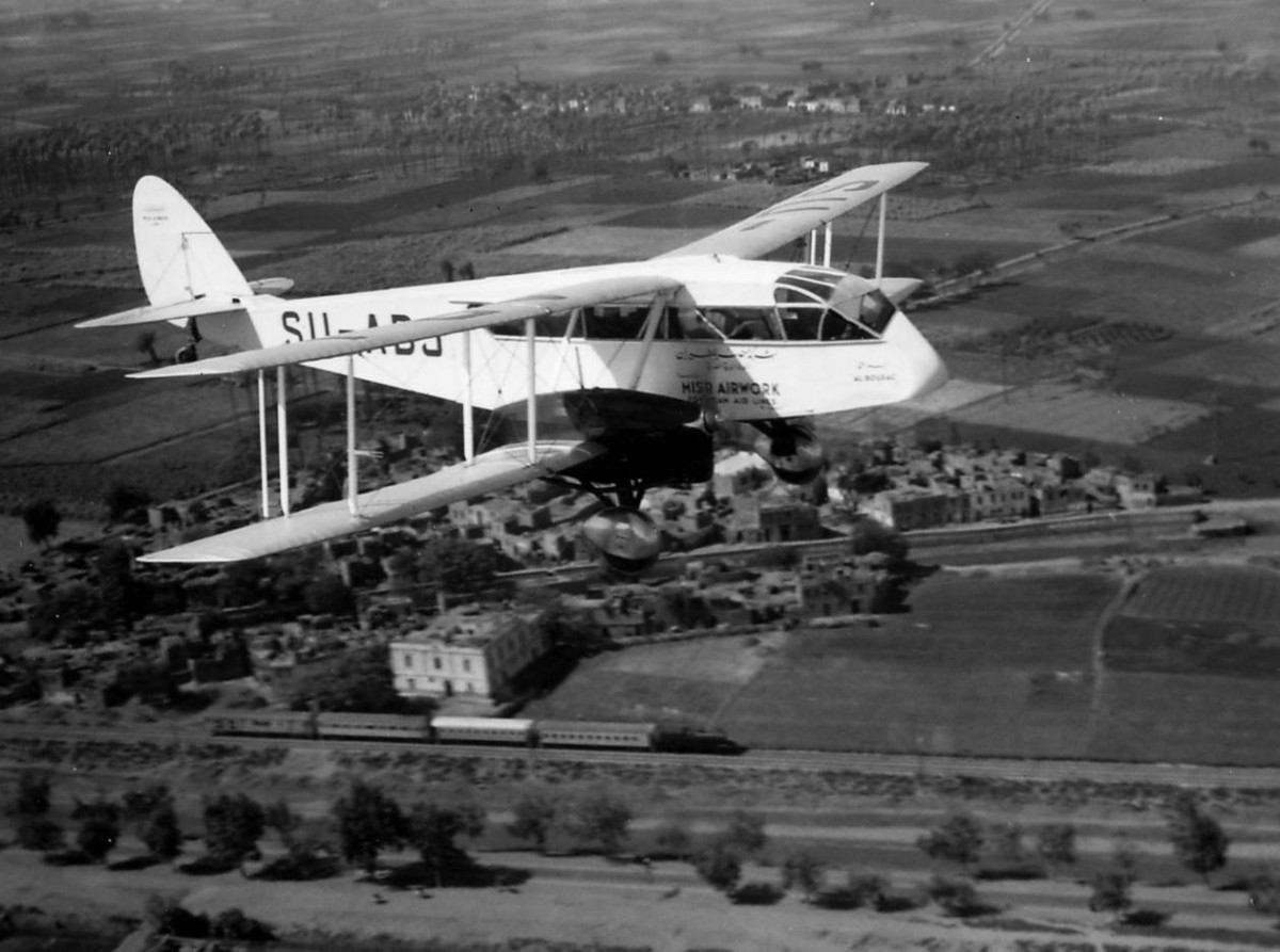 1930 -  هبوط أول طائرة في مصر بقيادة محمد صدقي، أول طيار مصري.