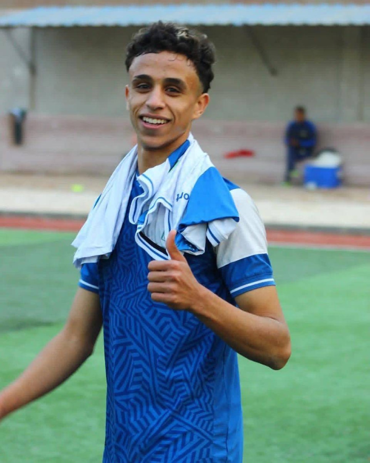 حادث مؤسف يهز الكرة المصرية.. لاعب شاب يفارق الحياة متأثرًا بإصابة في الملعب