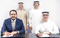 هلال المري ومحمد الزرعوني يشهدان توقيع هادي بدري وأليستير كروكر على الاتفاقية