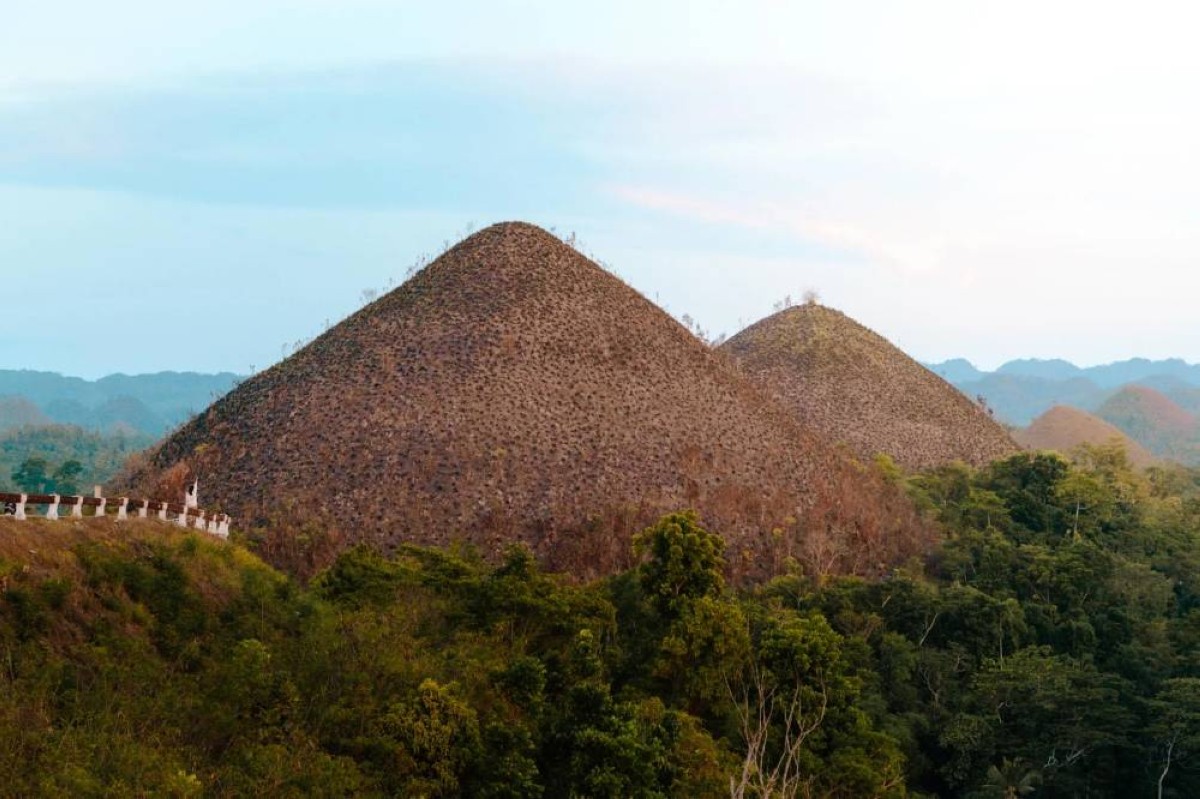 تلال الشوكولاتة.. تكوين فريد ألهم الأساطير الشعبية في الفلبين