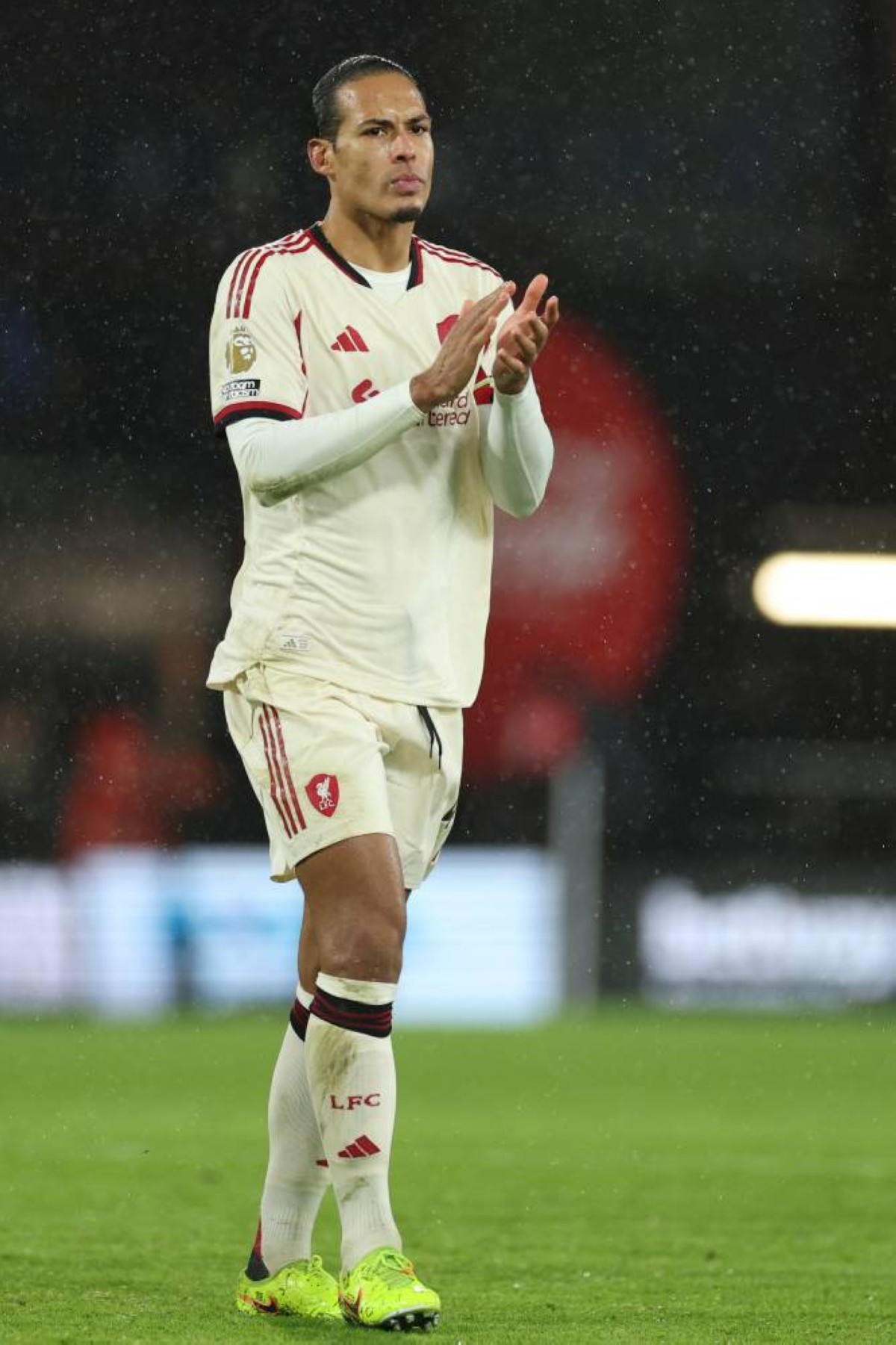 ليفربول يبحث عن مدافعين قبل مباراة كاراباخ الحاسمة في دوري الأبطال