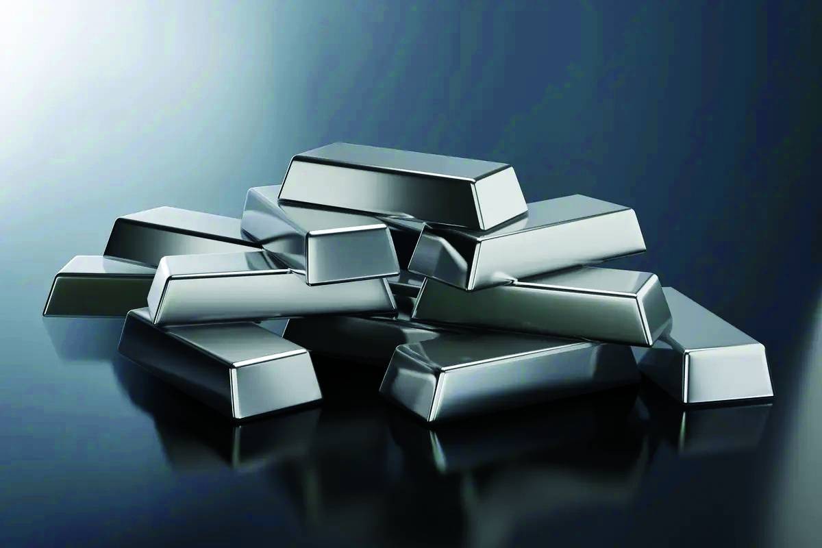 الفضة تضيء الأسواق العالمية عبر دبي