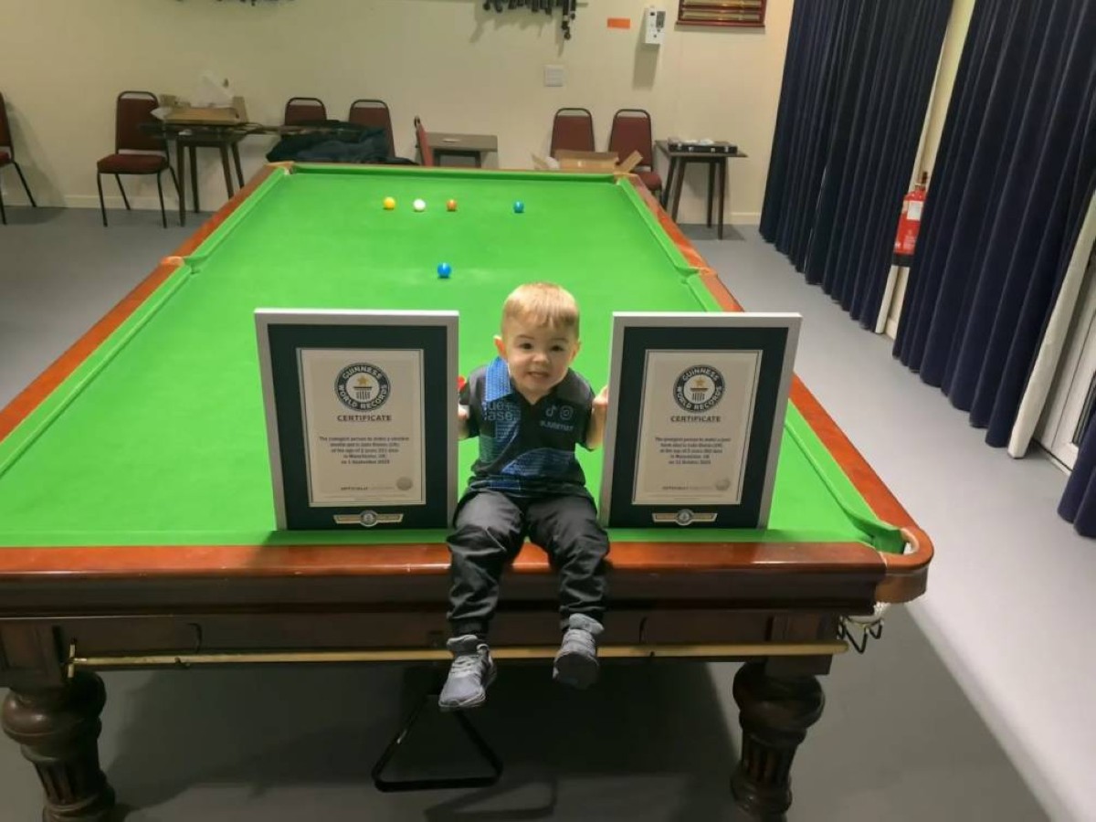 طفل معجزة في البلياردو
