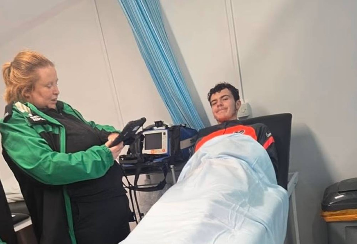 قنبلة صوتية تصيب جامع كرات بفقدان السمع وصدمة نفسية في الدوري الإنجليزي