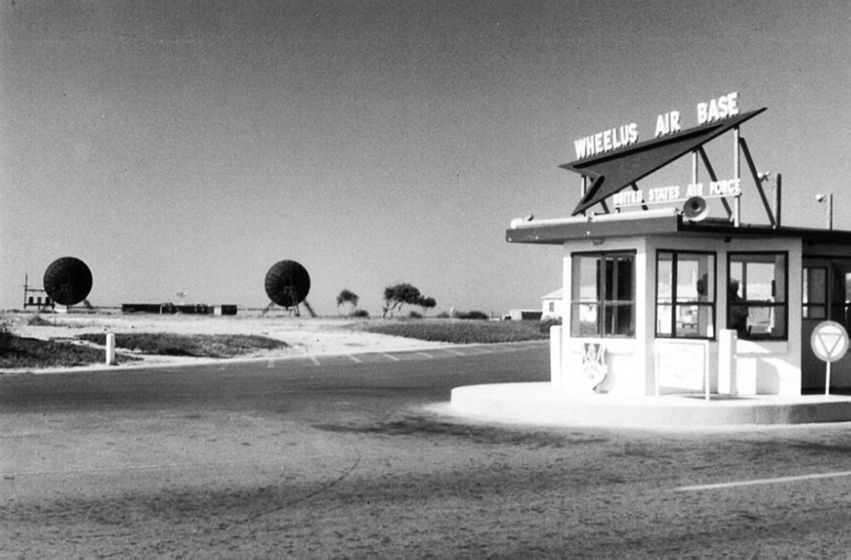 1970 - القوات الأمريكية تبدأ الجلاء عن قاعدة هويلس، وهي آخر القواعد العسكرية الأمريكية التي كانت تستأجرها من ليبيا.