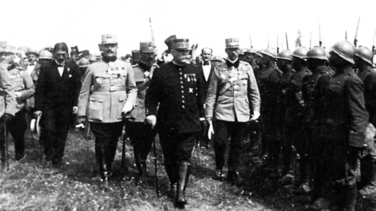 1834 - الجيش الروسي ينسحب من رومانيا بعد 5 سنوات ونصف سنة من احتلالها، بعدما كانت تتبع الدولة العثمانية.