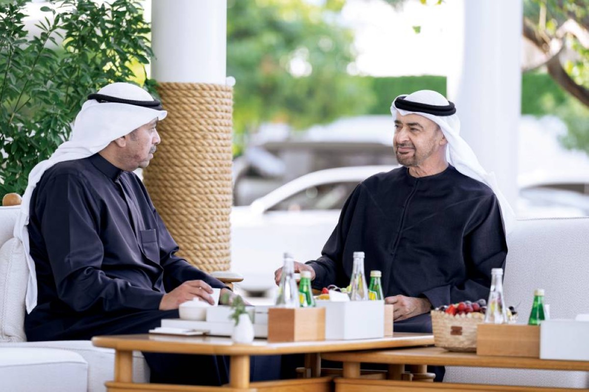 محمد بن زايد خلال استقباله عبدالله الصباح 