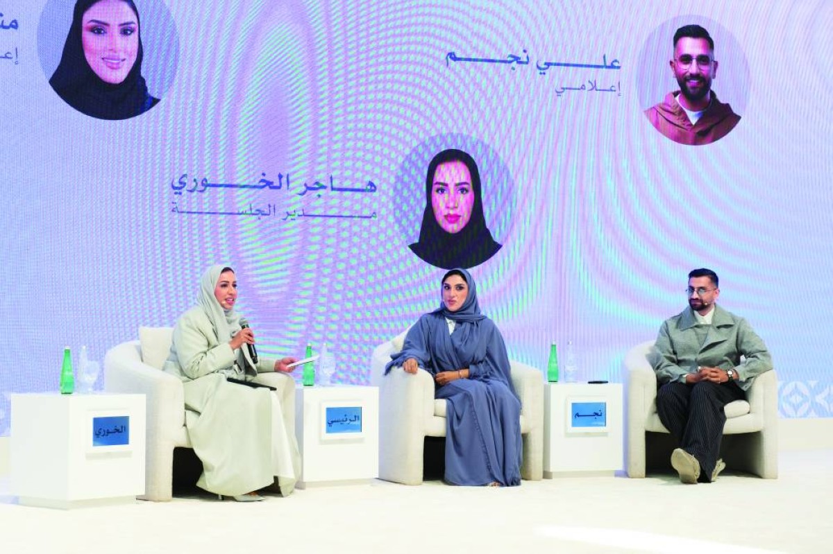 علي نجم ومنى الرئيسي خلال الجلسة التي أدارتها هاجر الخوري