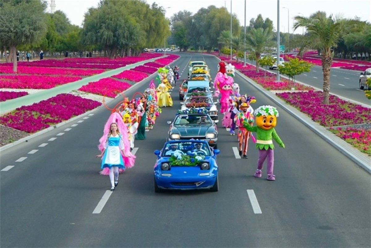 22 نوعاً من الزهور الموسمية ترسم لوحات فنية