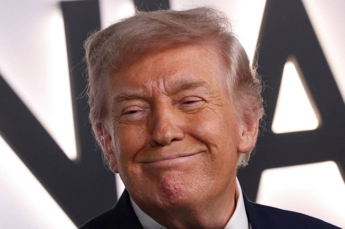 عصا الأسطول وجزرة التفاوض.. ماذا يخطط ترامب لإيران صفقة أم ضربة؟