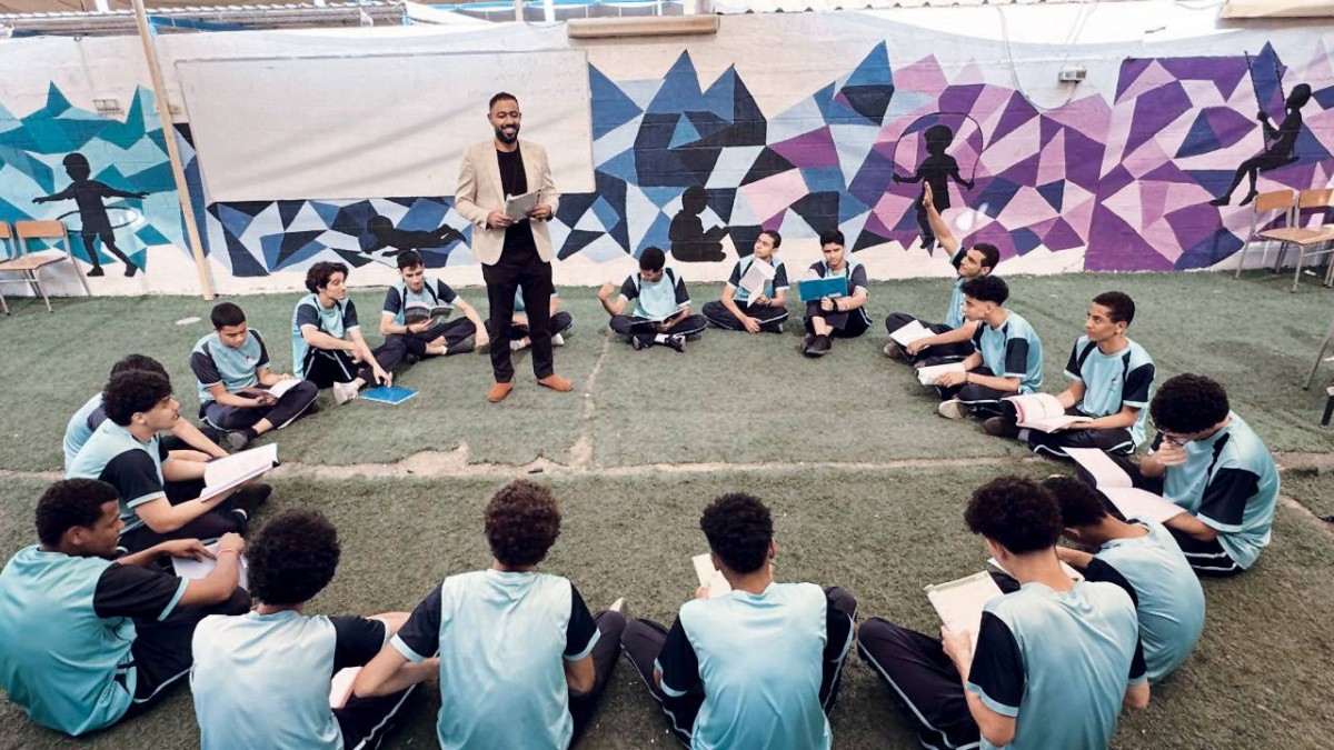 مدارس تستثمر الشتاء لصناعة صفوف تعليمية في الهواء الطلق