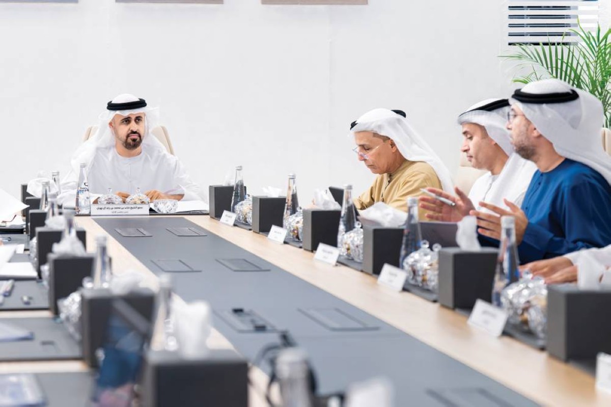 ذياب بن محمد مترئساً اجتماع مجلس إدارة «قطارات الاتحاد» بحضور مطر الطاير والأعضاء