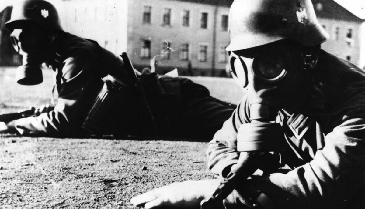 1915ألمانيا تستعمل الغاز السام ضد الروس في الحرب العالمية الأولى.