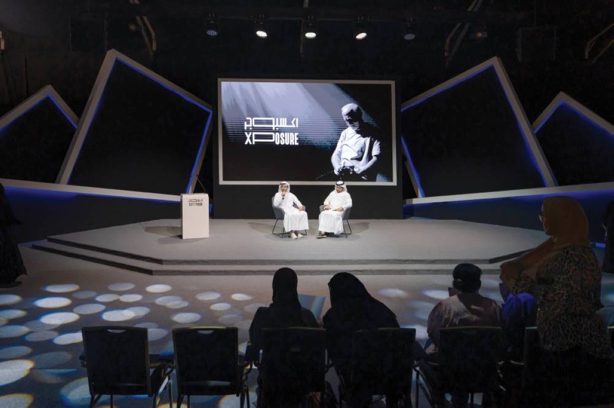 جاسم العوضي متحدثاً خلال إحدى جلسات المهرجان