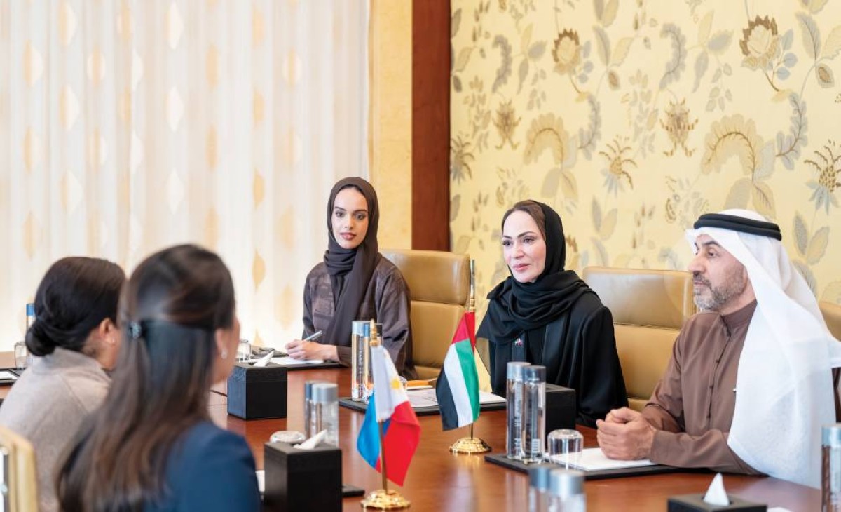 عبدالله لوتاه وموزة السويدي خلال اللقاء