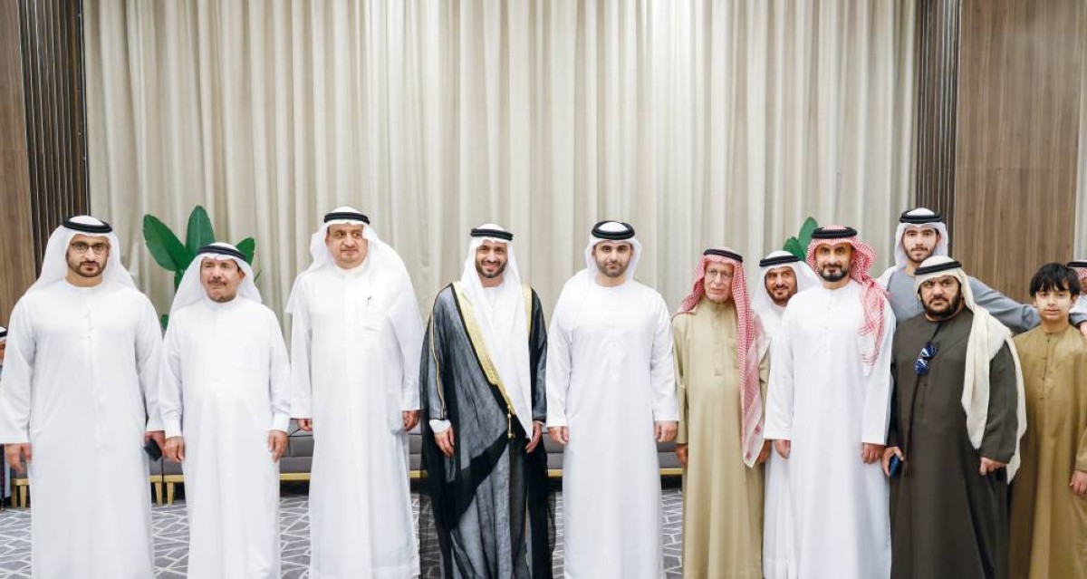  منصور بن محمد مع العريس والحضور 