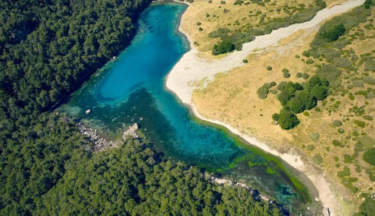 أين توجد أنقى المياه وأكثرها زرقة على كوكب الأرض؟