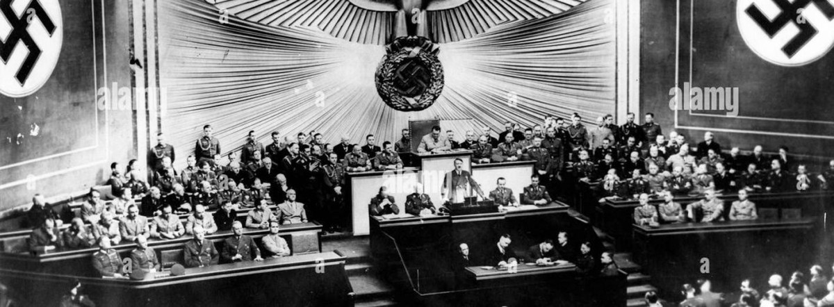 1933 -  أدولف هتلر يقرر حل البرلمان بعد يومين من تولّيه السلطة.