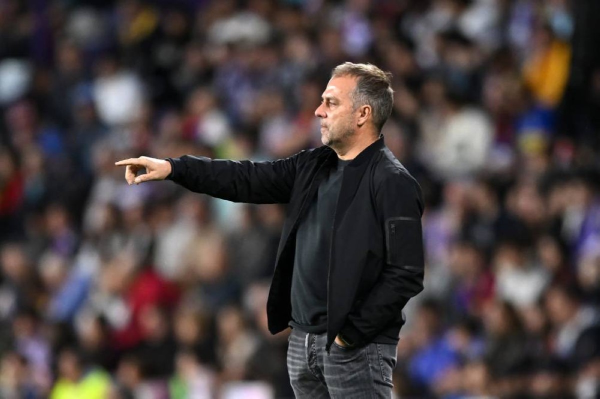 فليك يوجه انتقاداً مبطناً لإدارة برشلونة