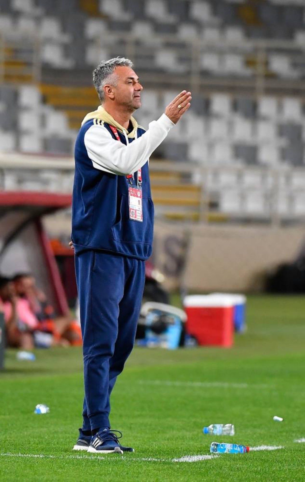 ماذا قال بوشيتش عن رحيل إبراهيم عادل وسايمون بانزا عن الجزيرة؟