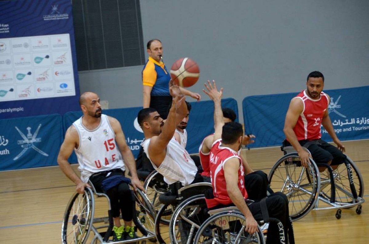 منتخب «سلة الكراسي المتحركة» يفوز على عمان في افتتاح ألعاب «غرب آسيا البارالمبية»