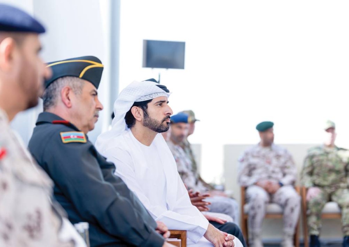 سموه متابعاً التمرين بحضور ذاكر حسنوف