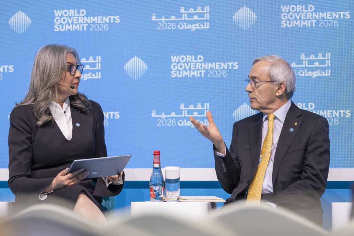 12 عالماً في منتدى العلماء الشباب