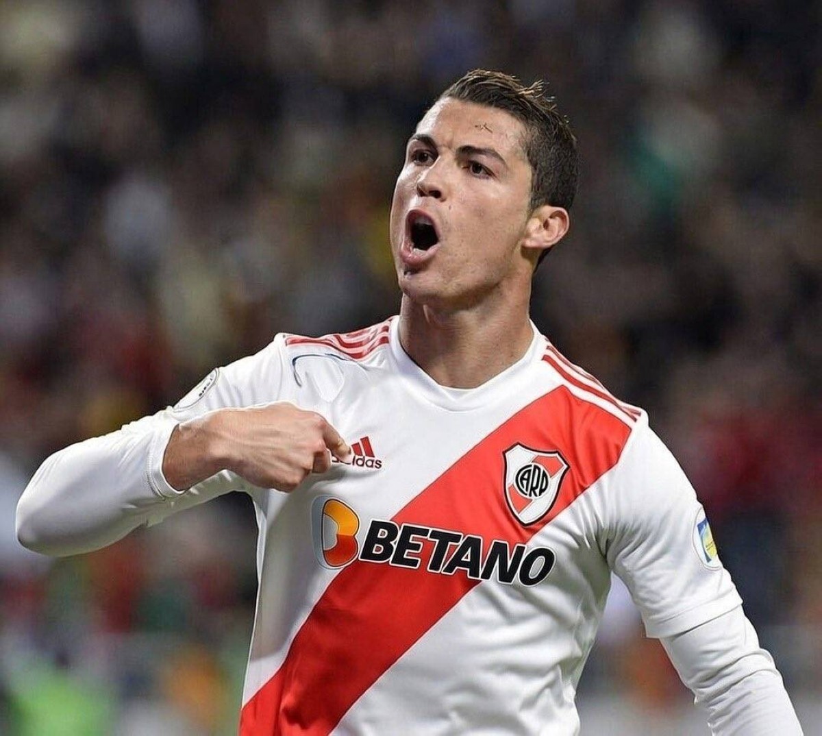 حملة جماهيرية تضع اسم رونالدو في صدارة «الترند» بالأرجنتين