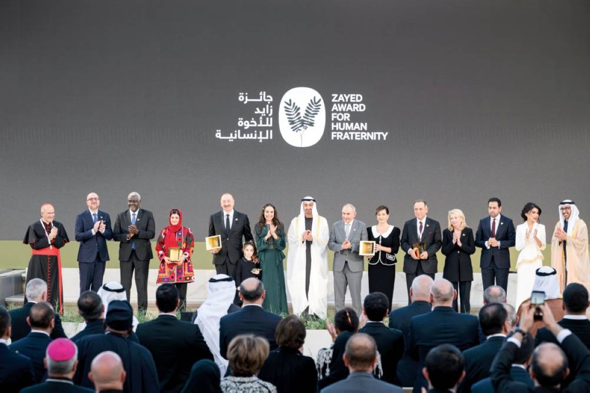 رئيس الدولة خلال تكريم إلهام علييف ونيكول باشينيان والفائزين بجائزة زايد للأخوة الإنسانية