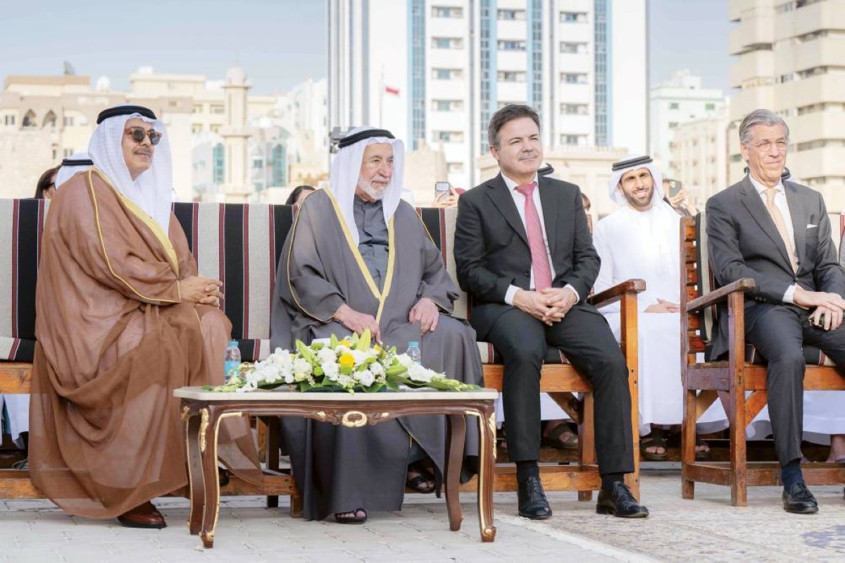 سلطان القاسمي خلال افتتاح أيام الشارقة التراثية