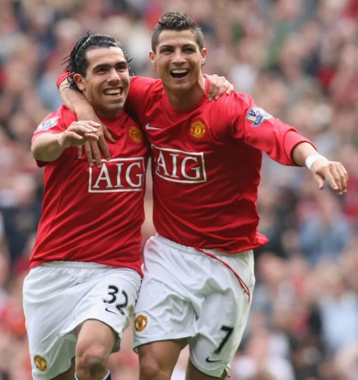 رونالدو مع نيمار وميسي يغرد وحيداً ..  أيام السنة تتنافس على «الفريق الأفضل»