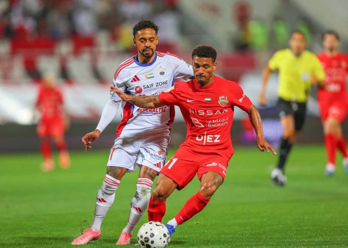 شباب الأهلي يقسو على الشارقة برباعية ويؤمن صدارة الدوري