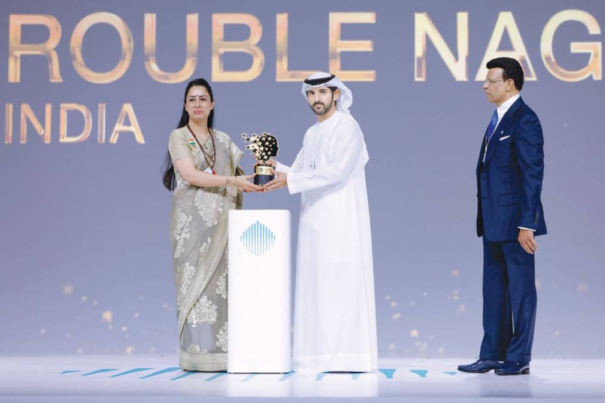 حمدان بن محمد خلال تكريمه روبل ناغي بحضور صني فاركي 