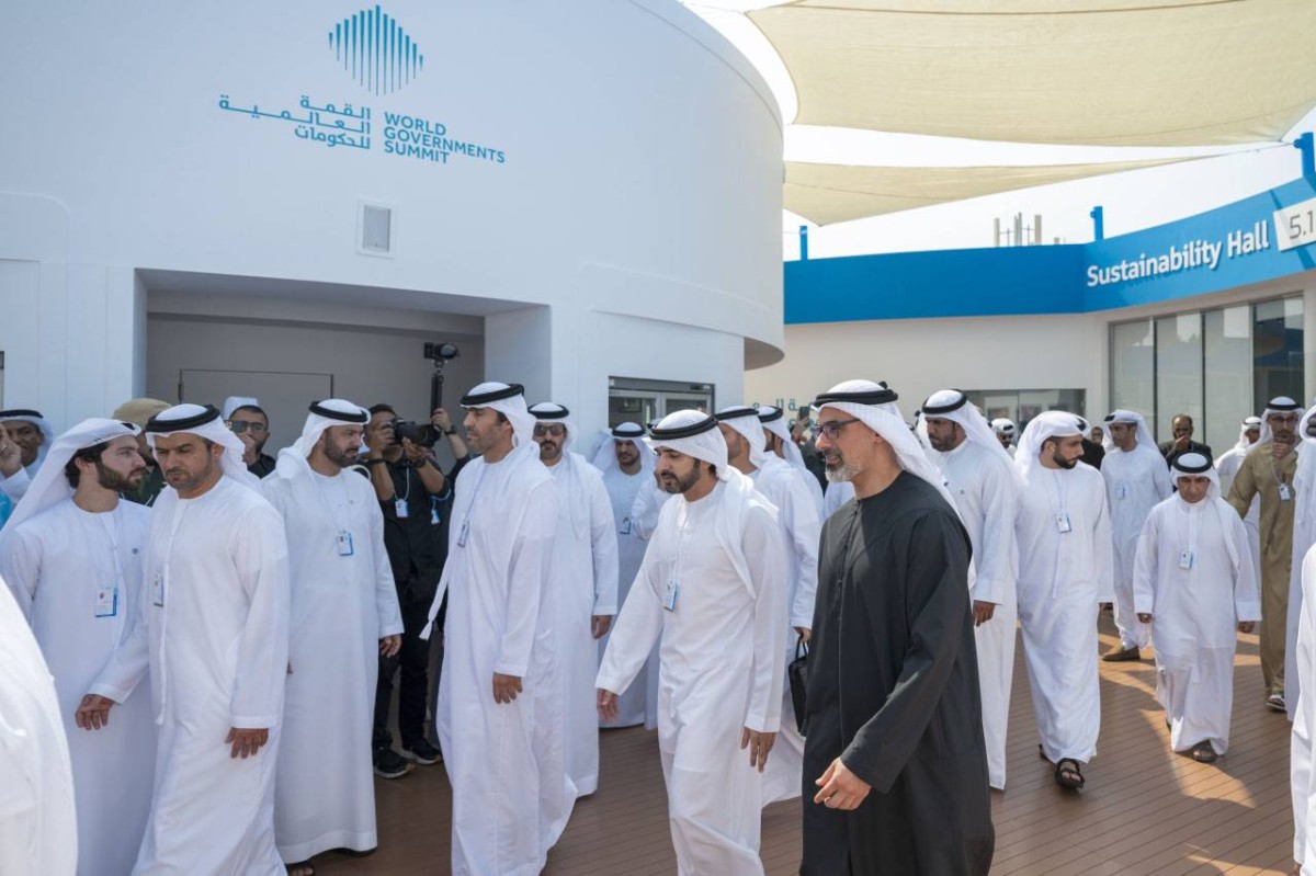 خالد بن محمد وحمدان بن محمد خلال الزيارة بحضور سعيد بن مكتوم وعبدالله البسطي وخلفان بالهول