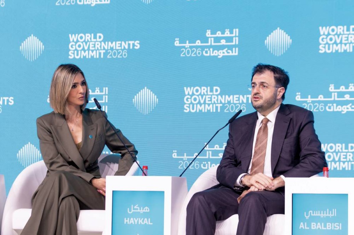 قيادات ومسؤولون يناقشون نماذج الذكاء الاصطناعي في القطاع الحكومي