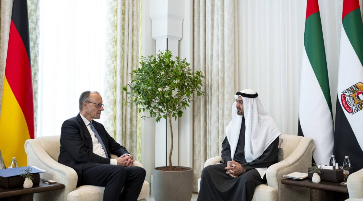 محمد بن زايد وفريدريش ميرتس خلال اللقاء 