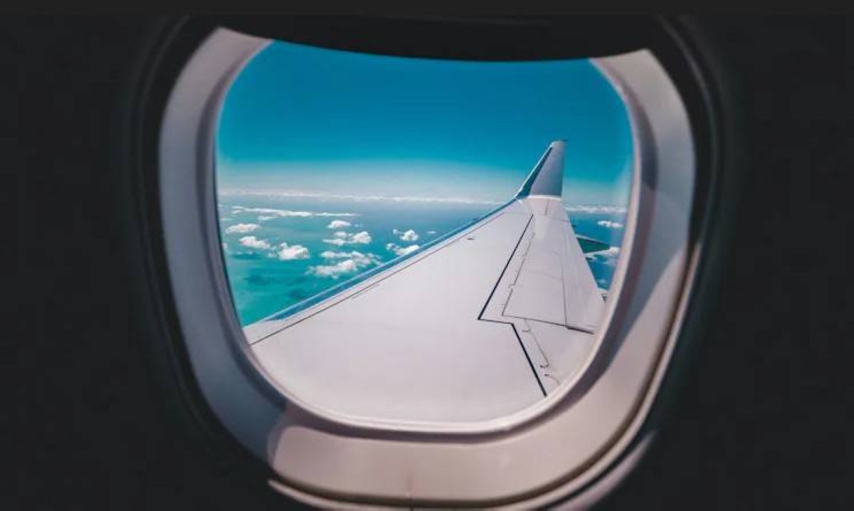 حياة الركاب على المحك.. لماذا تكون نوافذ الطائرات دائرية وليست مربعة؟