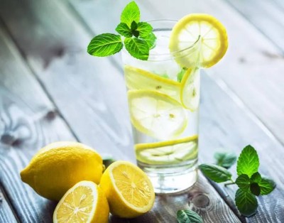 ماذا يحدث لضغط الدم عند شرب الماء بالليمون بانتظام؟