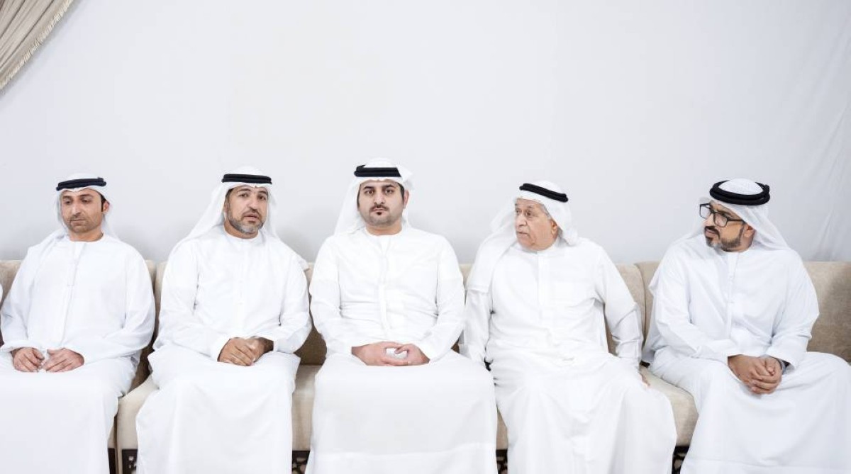  مكتوم بن محمد خلال تقديم واجب العزاء  