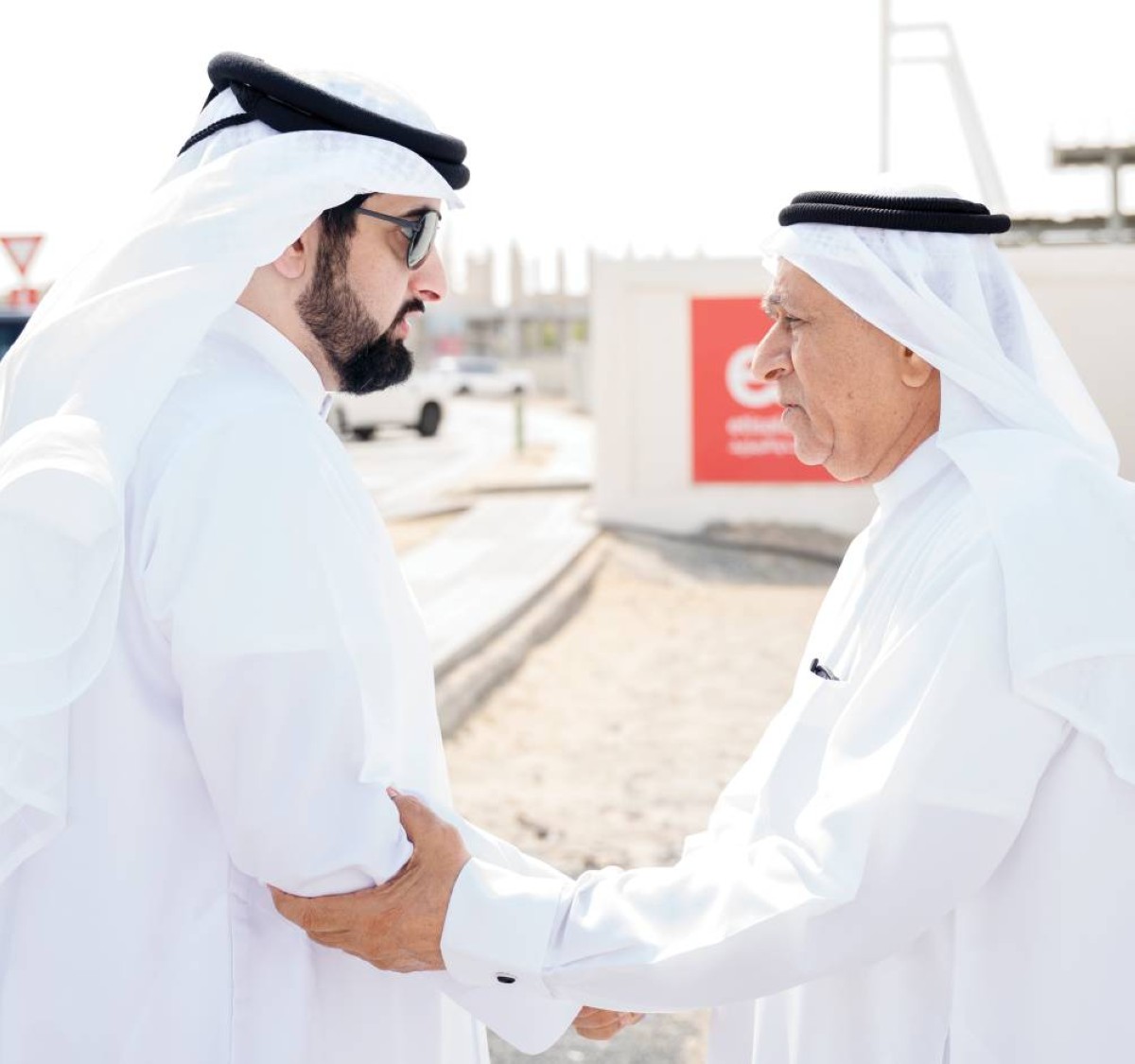  أحمد بن محمد خلال حضوره لمجلس العزاء 