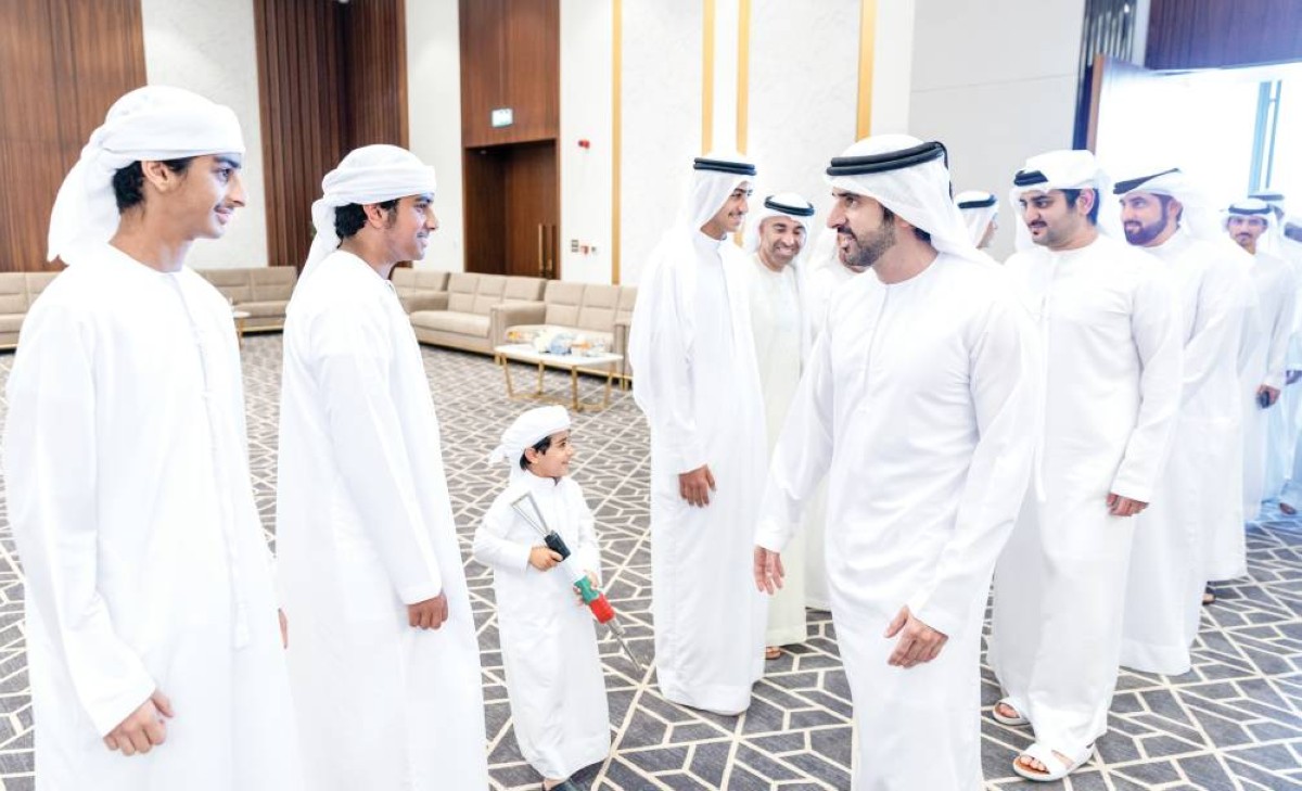  حمدان ومكتوم وأحمد بن محمد خلال حضورهم حفل الاستقبال
