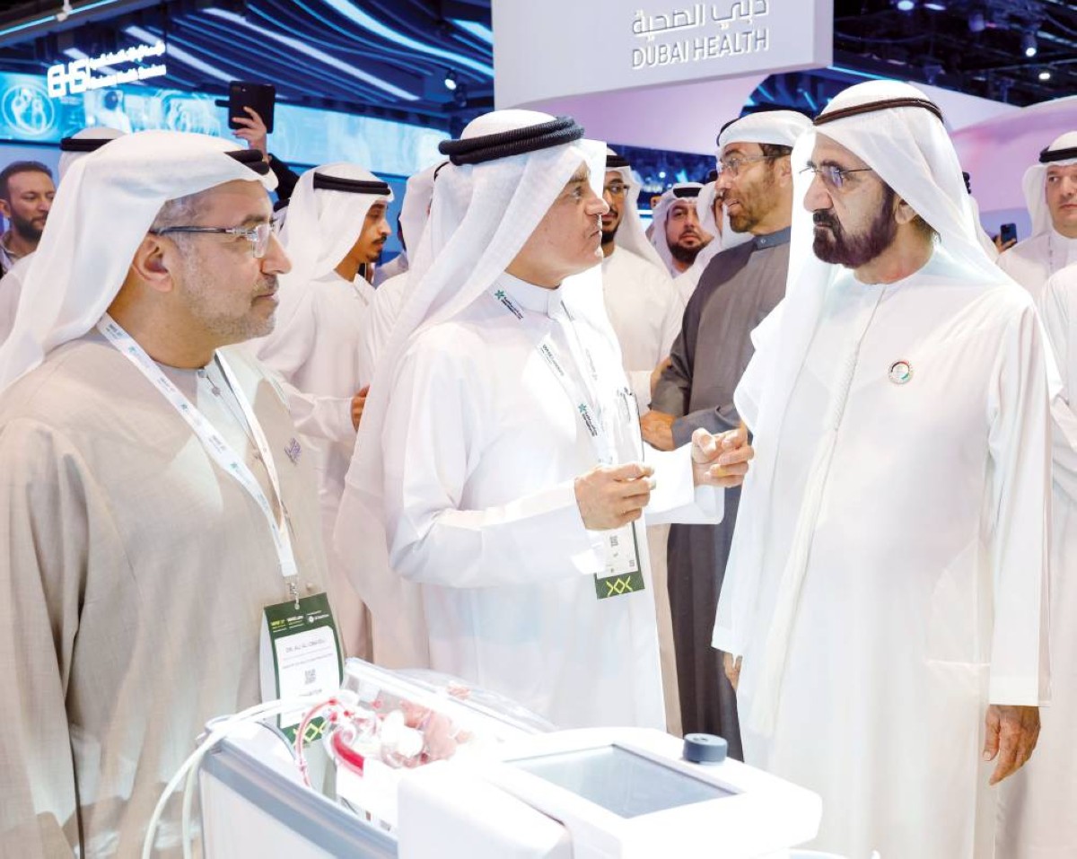  محمد بن راشد يستمع إلى شرح من أمين الأميري بحضور أحمد الصايغ